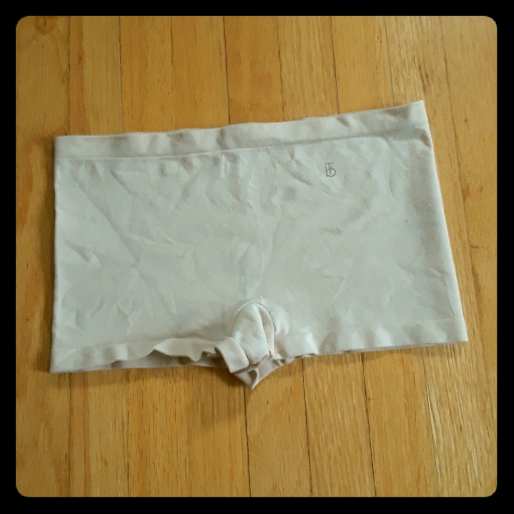 Barely There nude seamless boyshorts